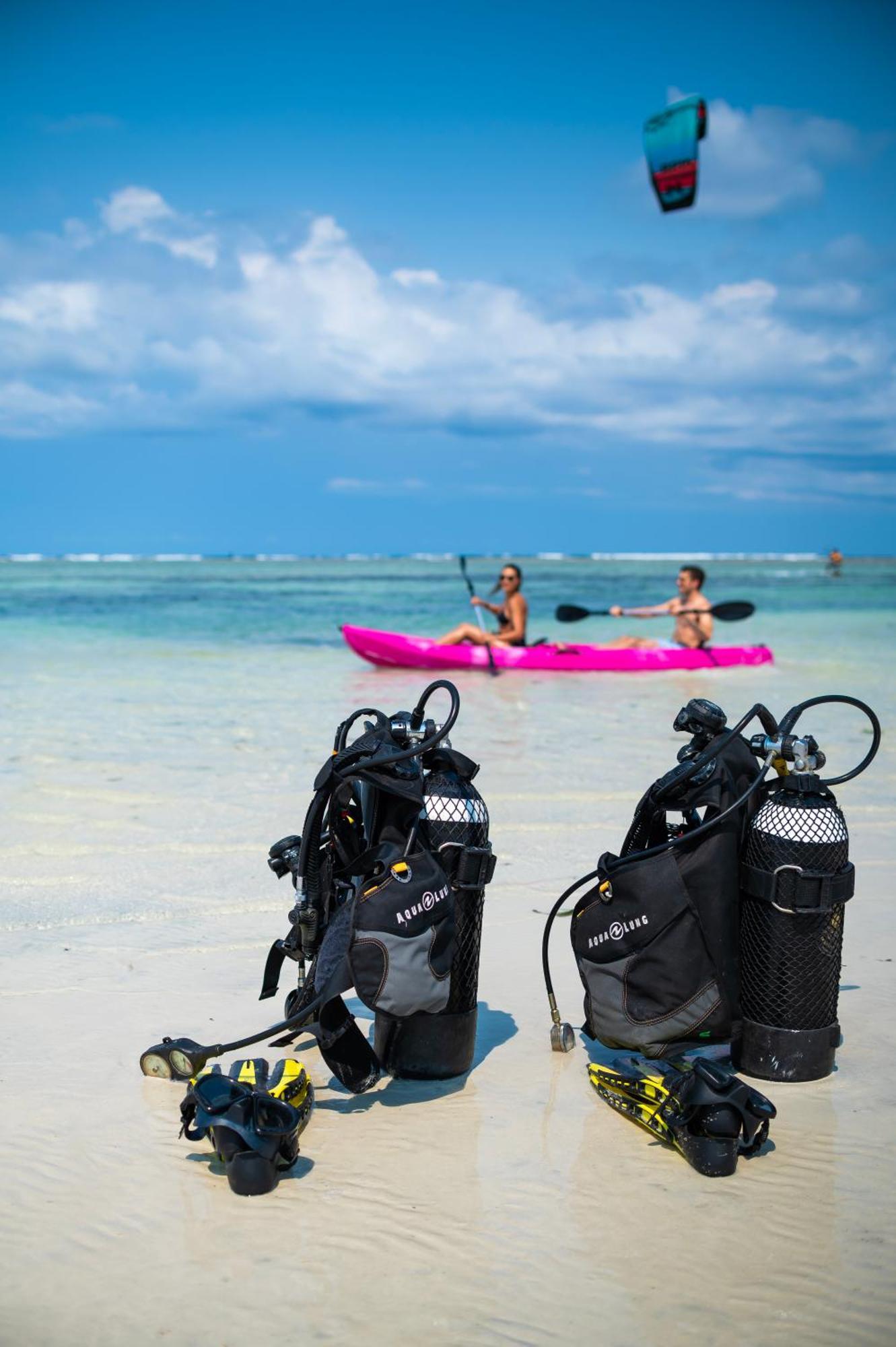 Diamonds Leisure Beach & Golf Resort Diani Beach Kültér fotó Scuba diving equipment