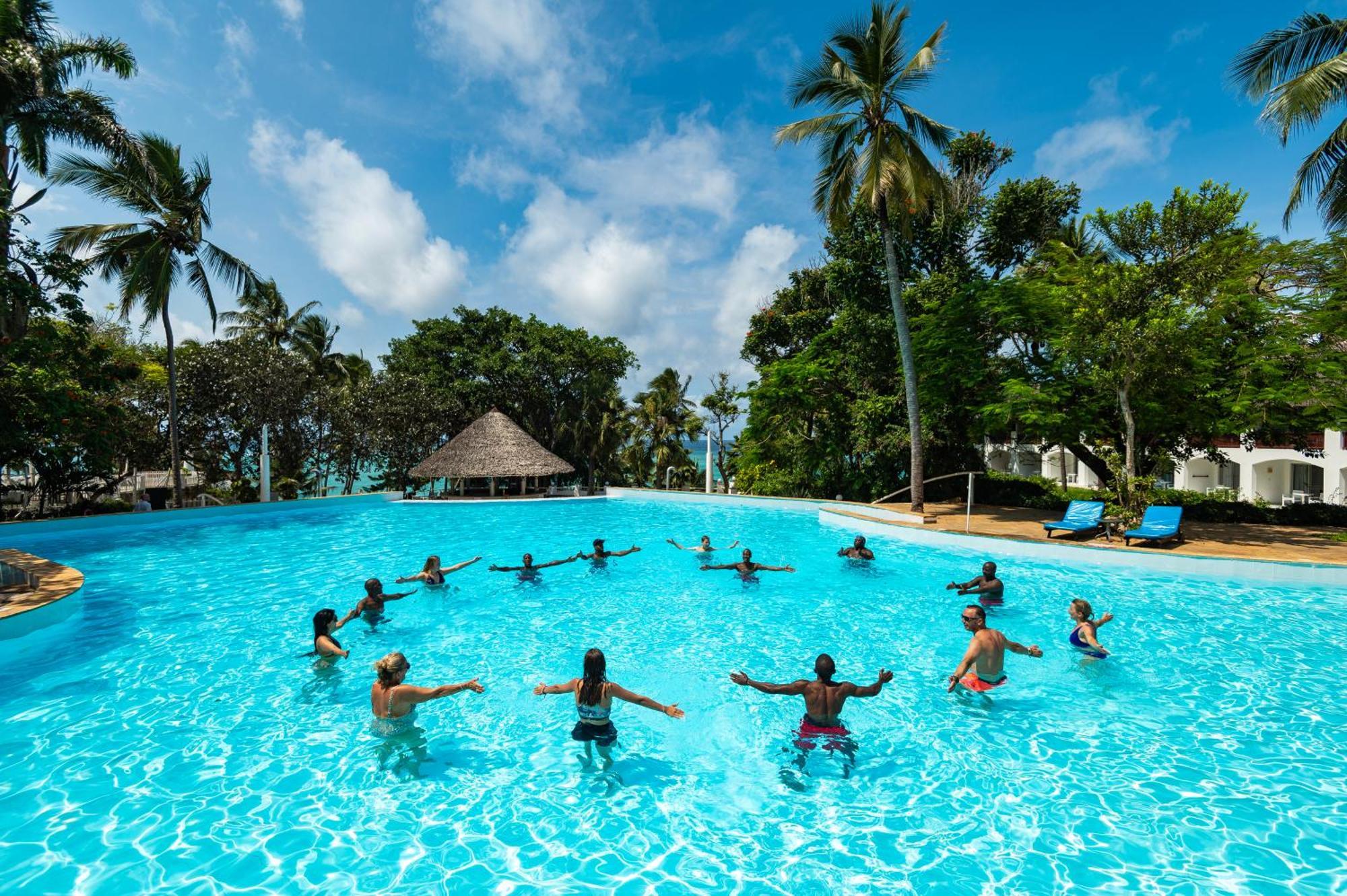 Diamonds Leisure Beach & Golf Resort Diani Beach Kültér fotó The pool at the Nyali Beach Resort