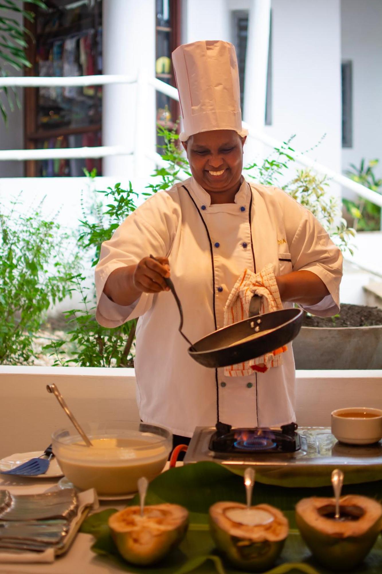 Diamonds Leisure Beach & Golf Resort Diani Beach Kültér fotó A chef cooking